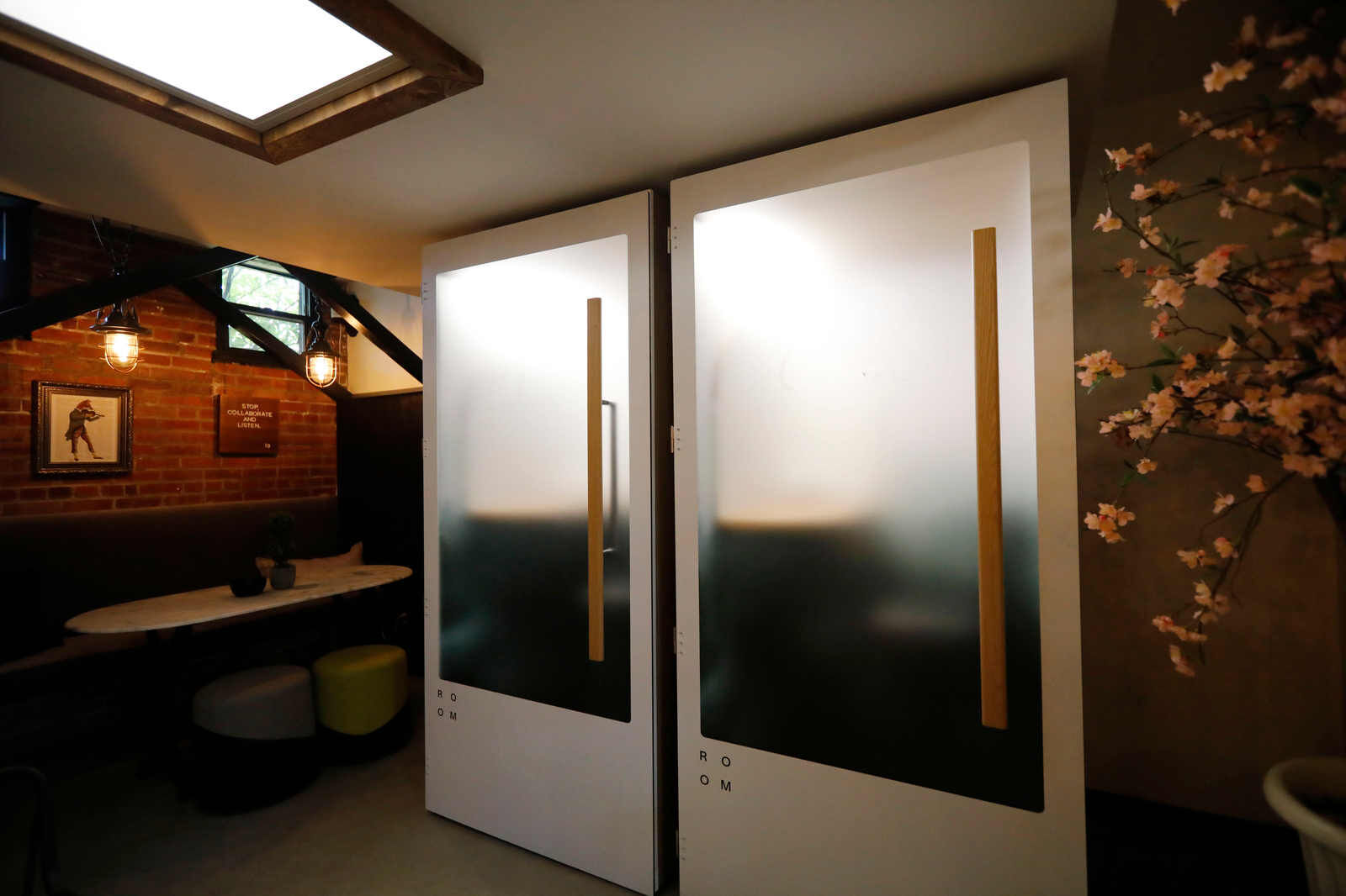 Soundproof booths
